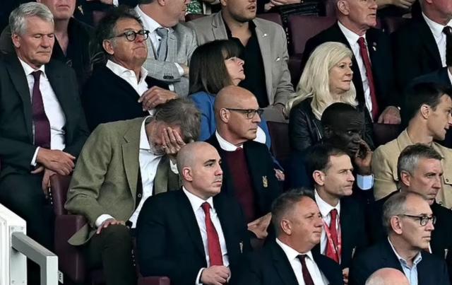 开云官方直播-滕哈赫仍被“绝对信任”？高管豪言目标欧冠登顶